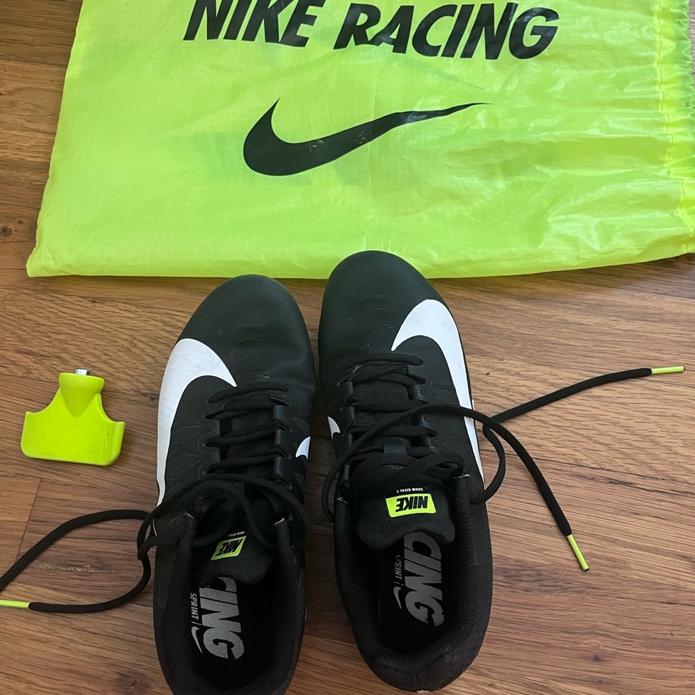 Nike running spikes size 4